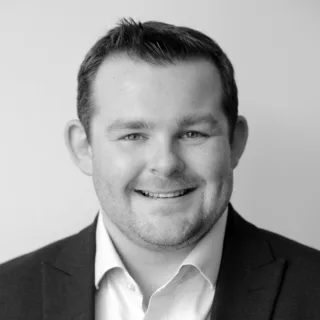 Alexander Maughan shoulder height photo