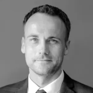 shoulder height image of daniel harper