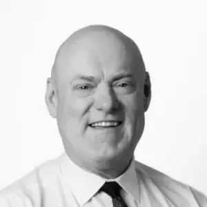 shoulder height image of ian hodgson