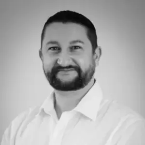 James Biggs shoulder height photo