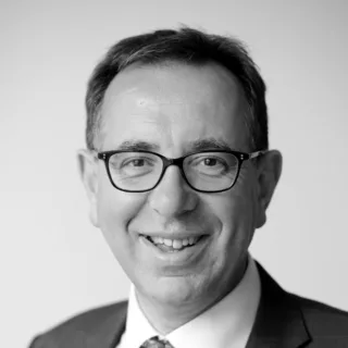 James Pinchbeck shoulder height photo
