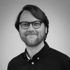 Shoulder height photo of Lee Cramer