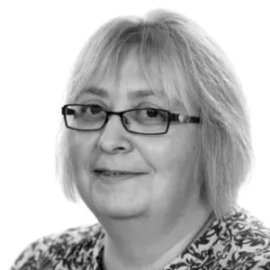 Shoulder height photo of Linda Clarke