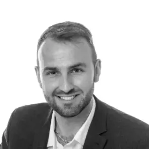 Shoulder height photo of Nathan Bignell