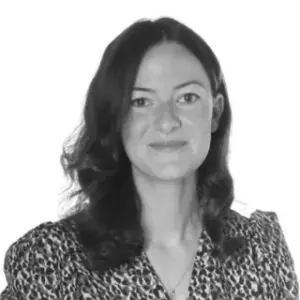 Nicolette Marvell shoulder height photo