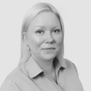 Shoulder height photo of Sarah Alexander