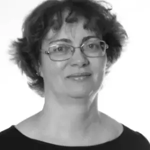 shoulder height image of rachel skells