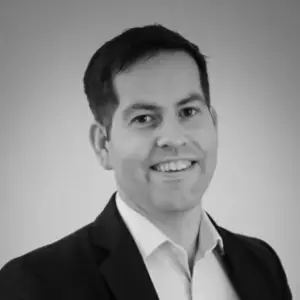 Shane Cann shoulder height photo