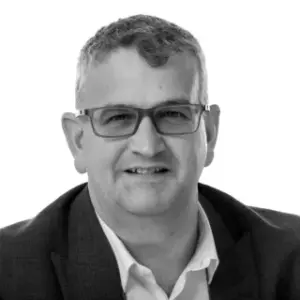 shoulder height image of shane tharby