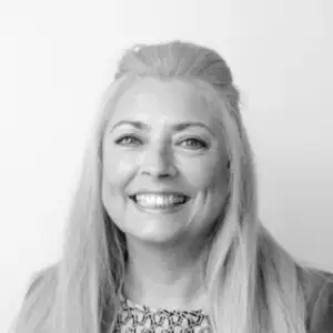 shoulder height image of tina hayes